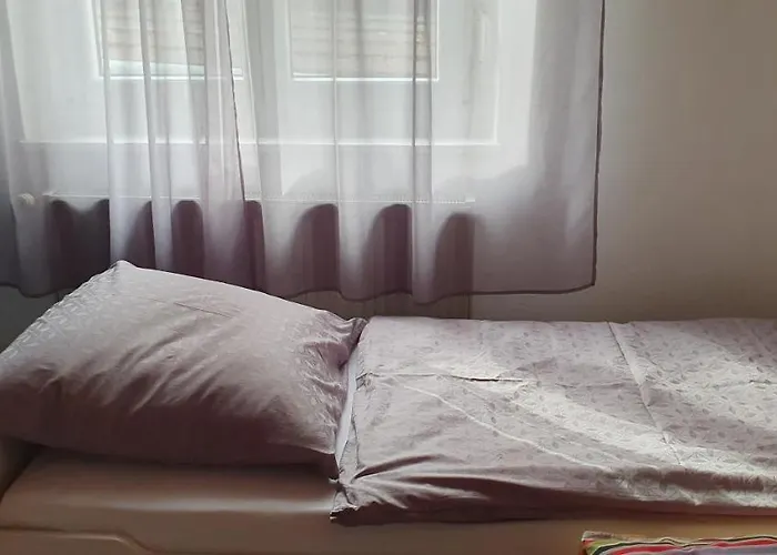 Monteurezimmer/ Vogl شقة *